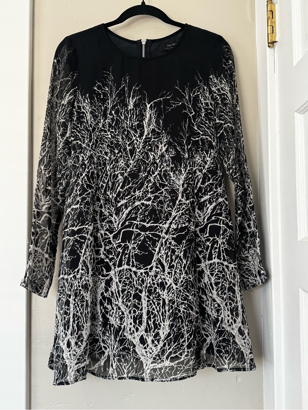 Black and White Tree-Print Long Sleeve Sheath Shift Dress